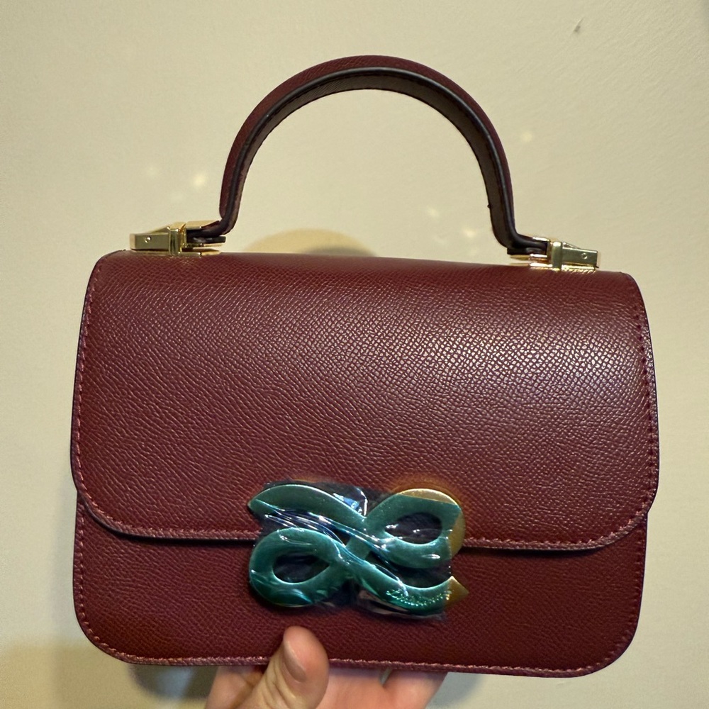 Elegant Burgundy Handbag with Unique Accent